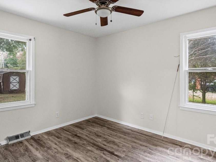 634 Kentbrook Drive, Charlotte, NC 28213.  MLS# CAR4409337, YatesRealty ID 40674. 