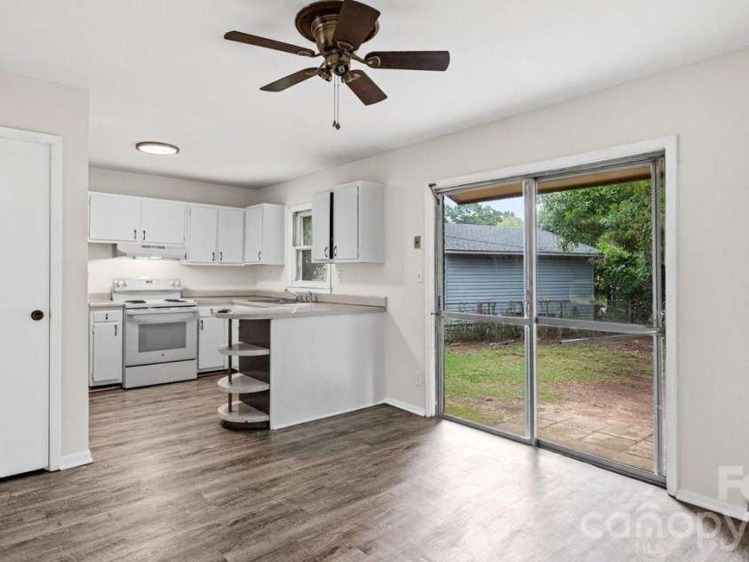634 Kentbrook Drive, Charlotte, NC 28213.  MLS# CAR4409337, YatesRealty ID 40674. 