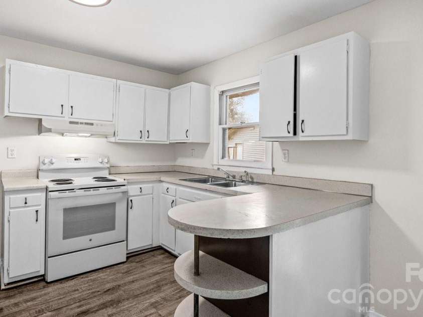 634 Kentbrook Drive, Charlotte, NC 28213.  MLS# CAR4409337, YatesRealty ID 40674. 