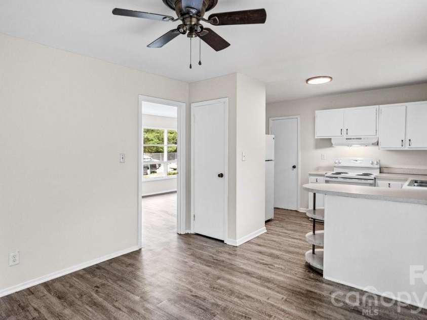 634 Kentbrook Drive, Charlotte, NC 28213.  MLS# CAR4409337, YatesRealty ID 40674. 