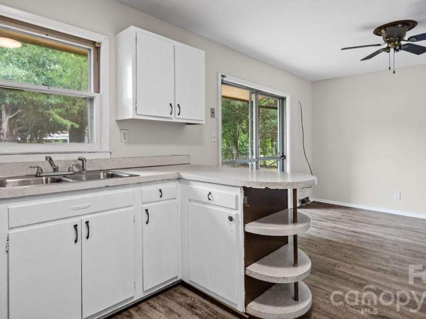 634 Kentbrook Drive, Charlotte, NC 28213.  MLS# CAR4409337, YatesRealty ID 40674. 