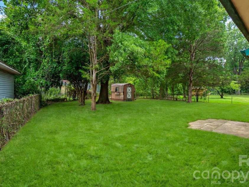 634 Kentbrook Drive, Charlotte, NC 28213.  MLS# CAR4409337, YatesRealty ID 40674. 