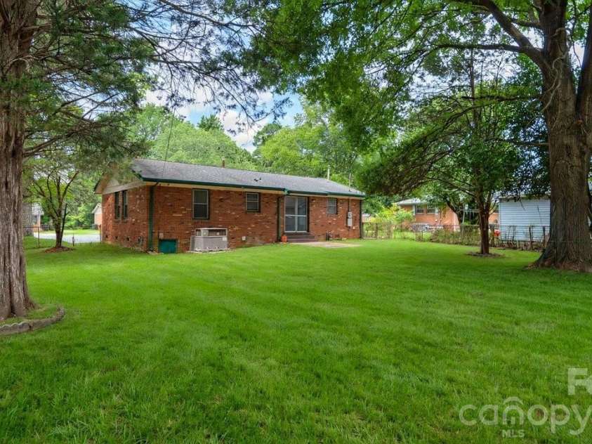 634 Kentbrook Drive, Charlotte, NC 28213.  MLS# CAR4409337, YatesRealty ID 40674. 