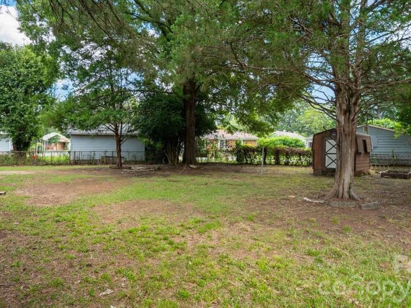 634 Kentbrook Drive, Charlotte, NC 28213.  MLS# CAR4409337, YatesRealty ID 40674. 