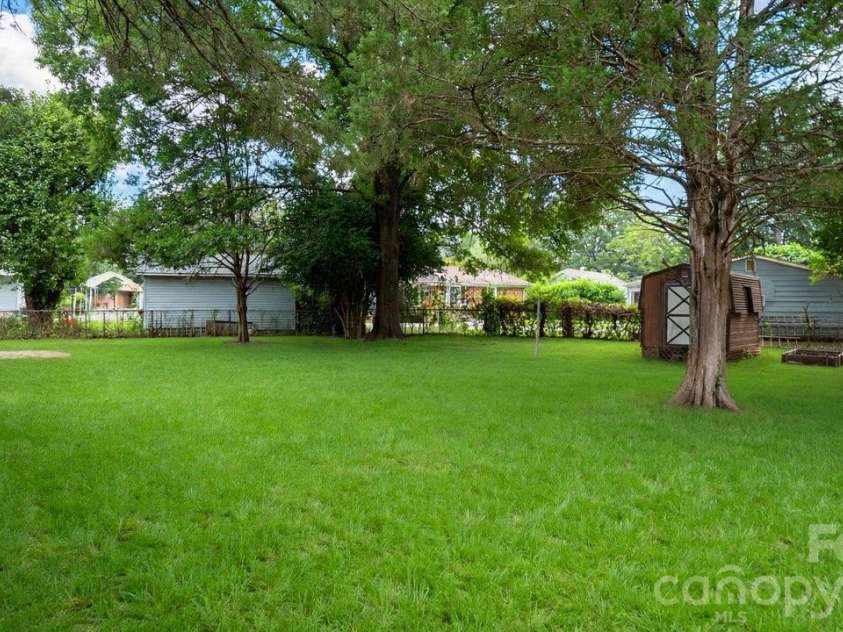 634 Kentbrook Drive, Charlotte, NC 28213.  MLS# CAR4409337, YatesRealty ID 40674. 
