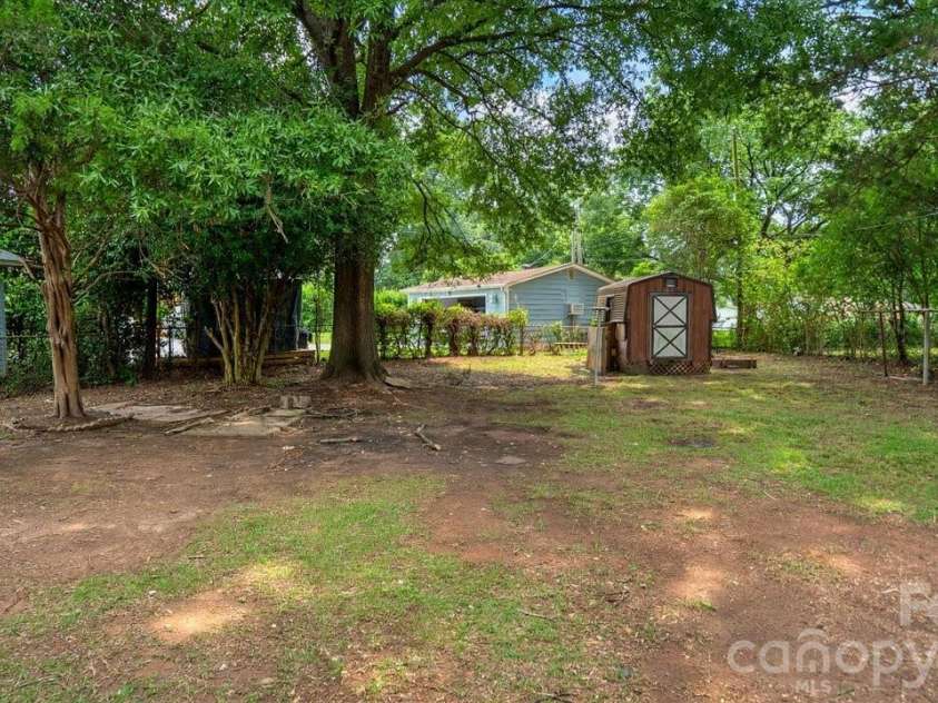634 Kentbrook Drive, Charlotte, NC 28213.  MLS# CAR4409337, YatesRealty ID 40674. 