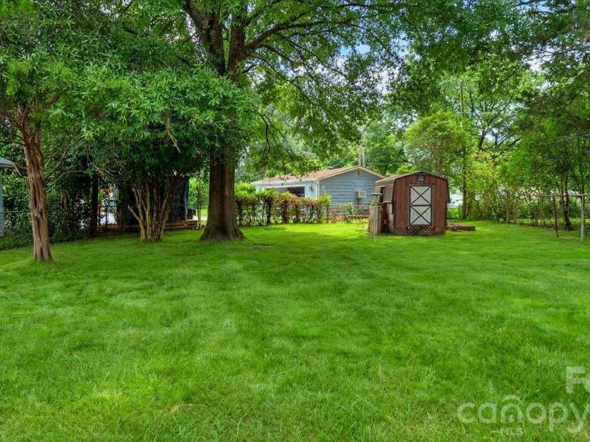 634 Kentbrook Drive, Charlotte, NC 28213.  MLS# CAR4409337, YatesRealty ID 40674. 