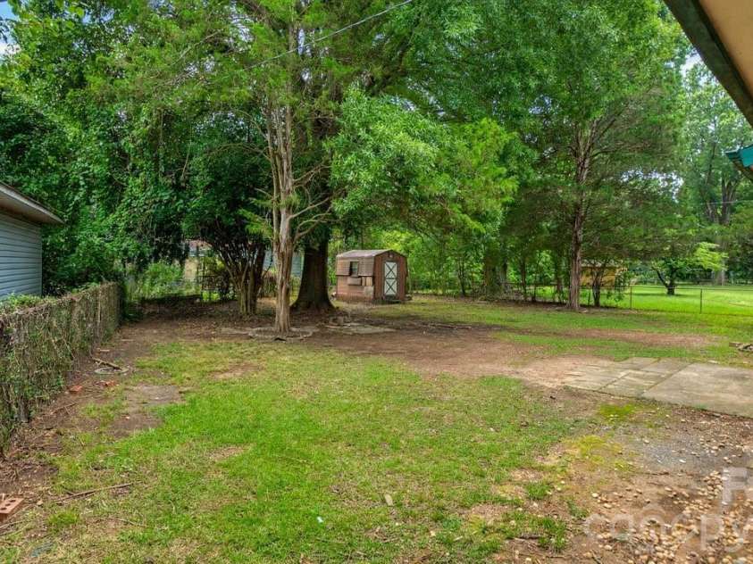 634 Kentbrook Drive, Charlotte, NC 28213.  MLS# CAR4409337, YatesRealty ID 40674. 