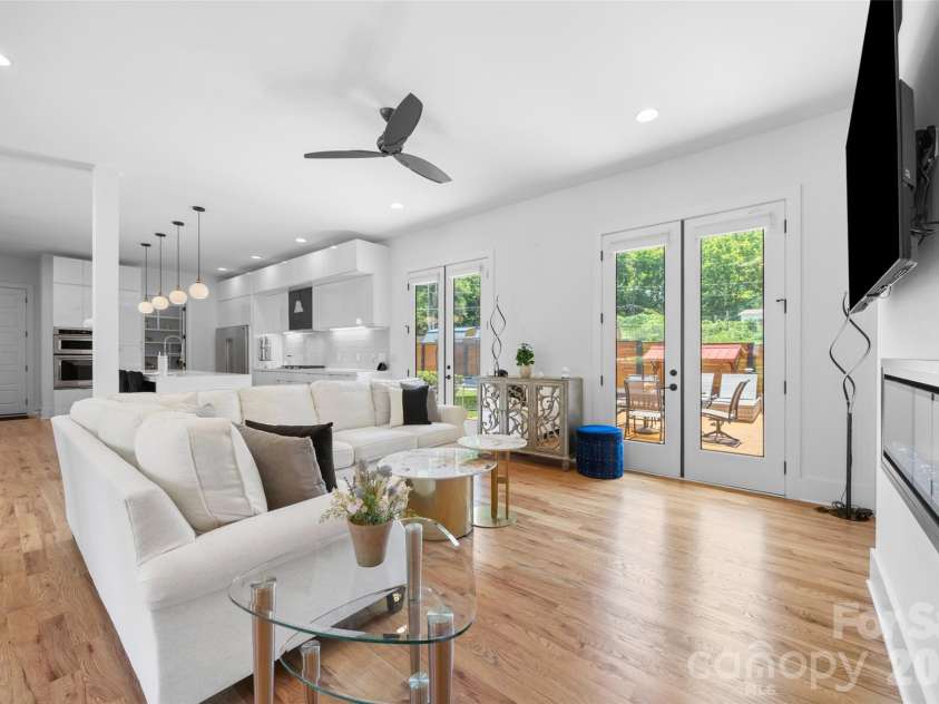 1216 Goodwin Avenue, Charlotte, NC 28205.  MLS# CAR4399899, YatesRealty ID 40678. 