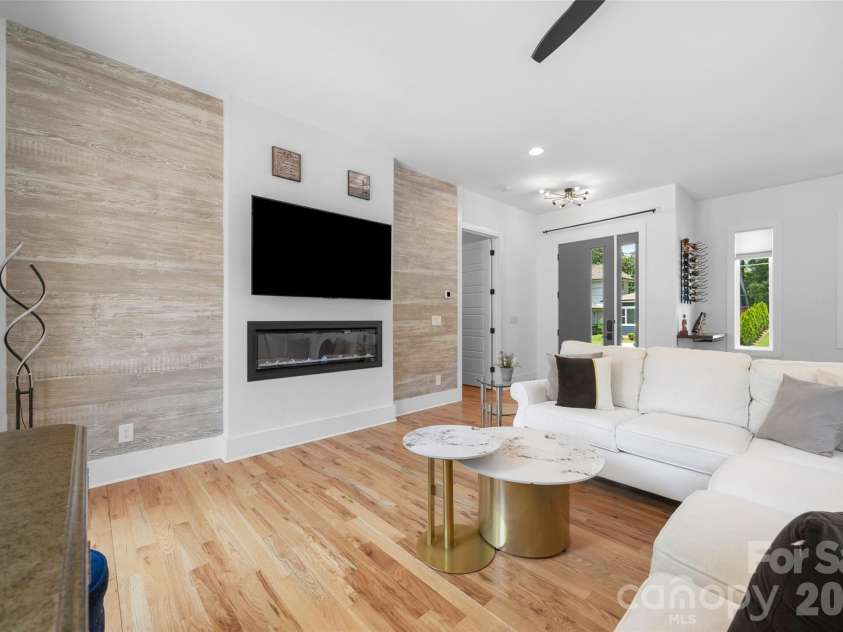 1216 Goodwin Avenue, Charlotte, NC 28205.  MLS# CAR4399899, YatesRealty ID 40678. 