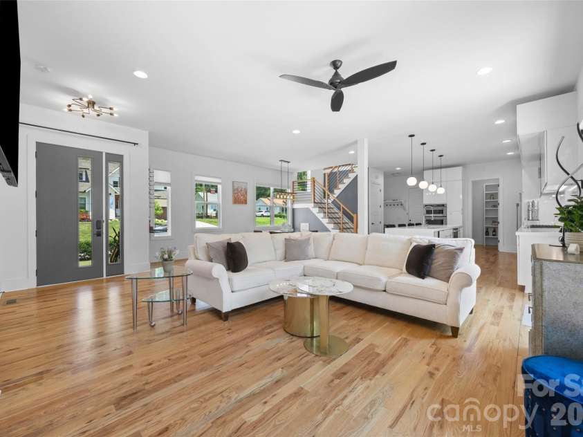 1216 Goodwin Avenue, Charlotte, NC 28205.  MLS# CAR4399899, YatesRealty ID 40678. 