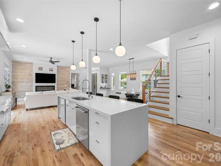 1216 Goodwin Avenue, Charlotte, NC 28205.  MLS# CAR4399899, YatesRealty ID 40678. 