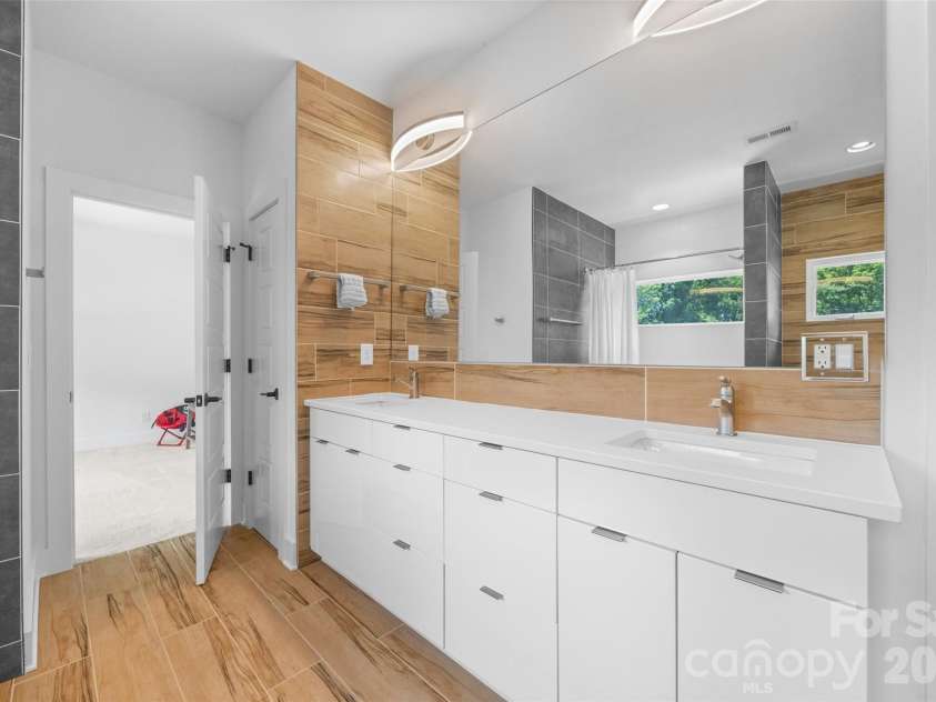 1216 Goodwin Avenue, Charlotte, NC 28205.  MLS# CAR4399899, YatesRealty ID 40678. 