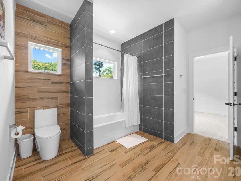 1216 Goodwin Avenue, Charlotte, NC 28205.  MLS# CAR4399899, YatesRealty ID 40678. 