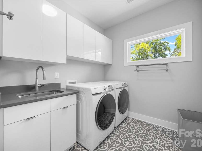 1216 Goodwin Avenue, Charlotte, NC 28205.  MLS# CAR4399899, YatesRealty ID 40678. 