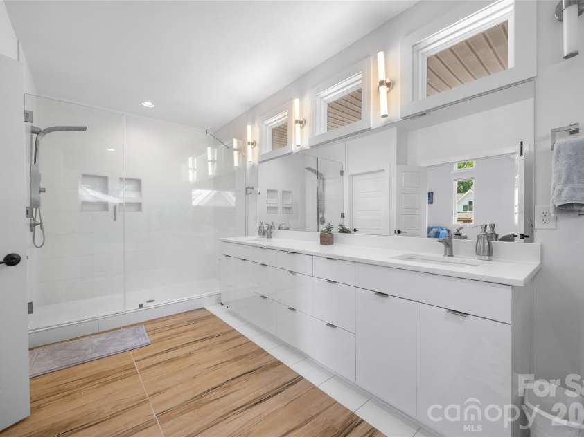 1216 Goodwin Avenue, Charlotte, NC 28205.  MLS# CAR4399899, YatesRealty ID 40678. 