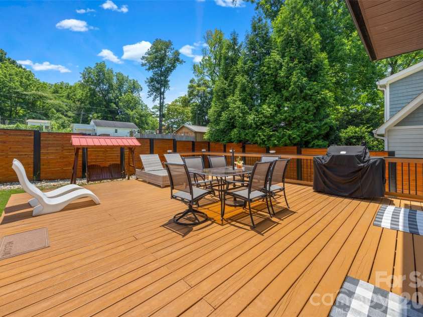 1216 Goodwin Avenue, Charlotte, NC 28205.  MLS# CAR4399899, YatesRealty ID 40678. 