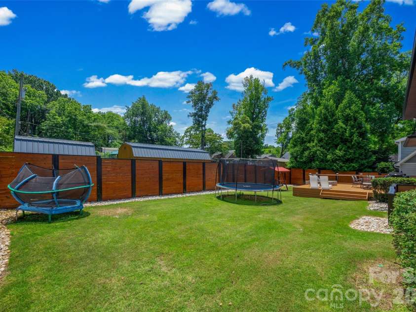 1216 Goodwin Avenue, Charlotte, NC 28205.  MLS# CAR4399899, YatesRealty ID 40678. 