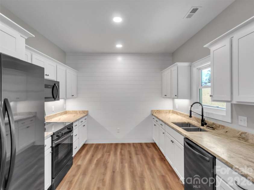 171 Peyton Elaine Road, Clyde, NC 28721.  MLS# CAR4333107, YatesRealty ID 4068. 