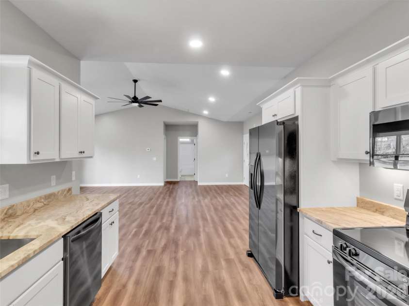 171 Peyton Elaine Road, Clyde, NC 28721.  MLS# CAR4333107, YatesRealty ID 4068. 