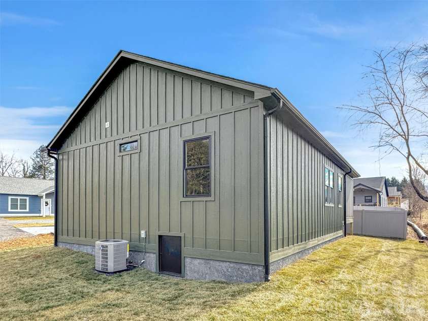 171 Peyton Elaine Road, Clyde, NC 28721.  MLS# CAR4333107, YatesRealty ID 4068. 