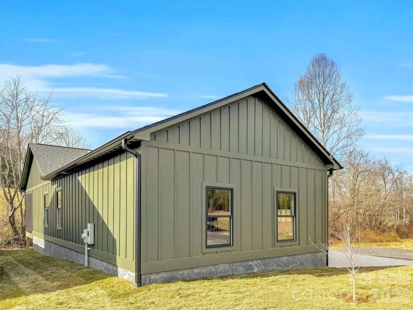 171 Peyton Elaine Road, Clyde, NC 28721.  MLS# CAR4333107, YatesRealty ID 4068. 