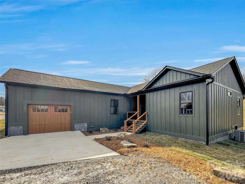 171 Peyton Elaine Road, Clyde, NC 28721.  MLS# CAR4333107, YatesRealty ID 4068. 