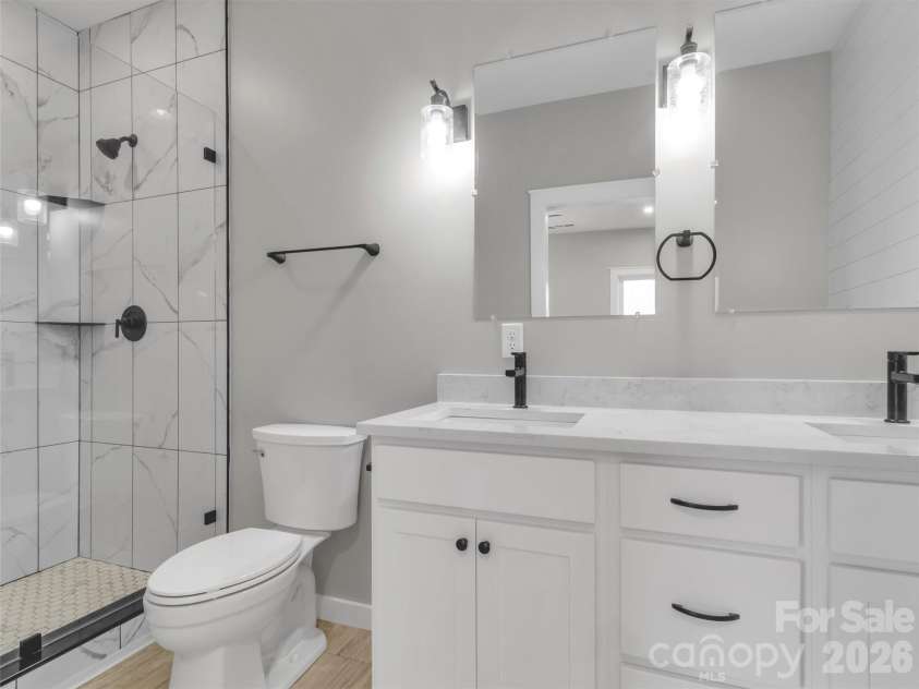 171 Peyton Elaine Road, Clyde, NC 28721.  MLS# CAR4333107, YatesRealty ID 4068. Primary Bathroom