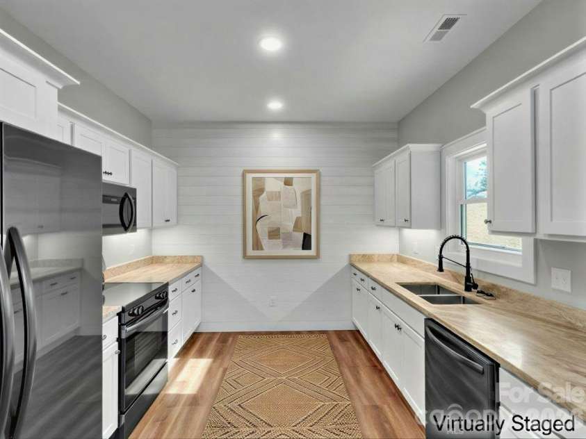 171 Peyton Elaine Road, Clyde, NC 28721.  MLS# CAR4333107, YatesRealty ID 4068. Virtually Staged with AI