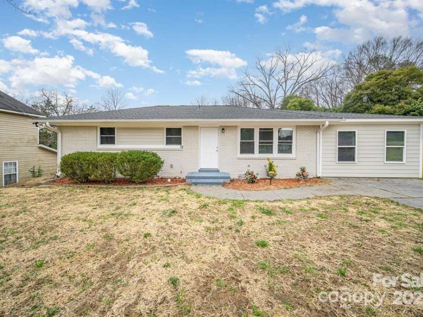 8624 Sharonbrook Drive, Charlotte, NC 28210.  MLS# CAR4329528, YatesRealty ID 4068. 