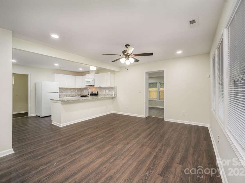 8624 Sharonbrook Drive, Charlotte, NC 28210.  MLS# CAR4329528, YatesRealty ID 4068. 