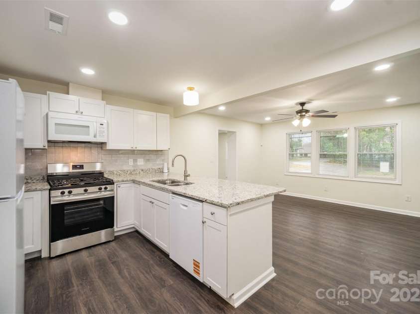 8624 Sharonbrook Drive, Charlotte, NC 28210.  MLS# CAR4329528, YatesRealty ID 4068. 