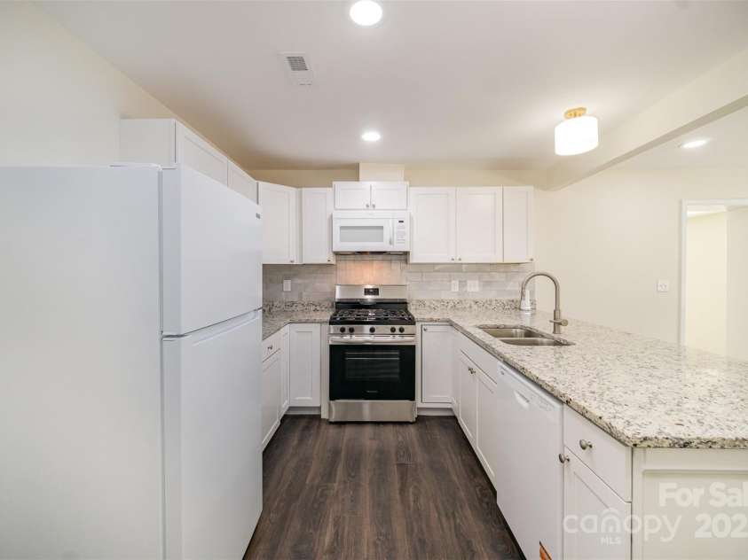 8624 Sharonbrook Drive, Charlotte, NC 28210.  MLS# CAR4329528, YatesRealty ID 4068. 