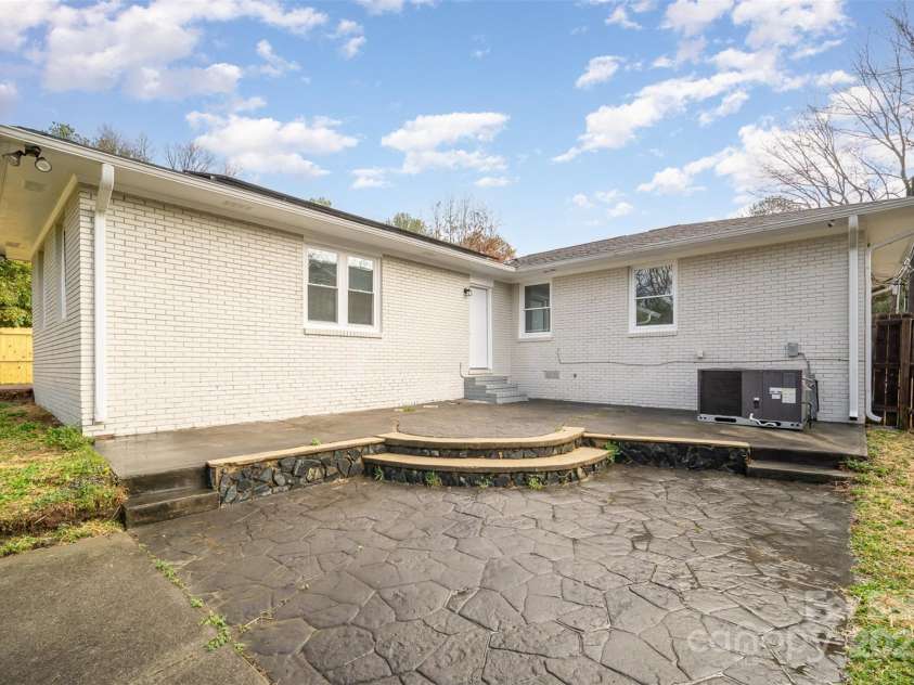 8624 Sharonbrook Drive, Charlotte, NC 28210.  MLS# CAR4329528, YatesRealty ID 4068. 