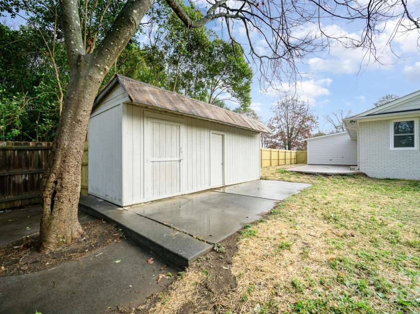 8624 Sharonbrook Drive, Charlotte, NC 28210.  MLS# CAR4329528, YatesRealty ID 4068. 