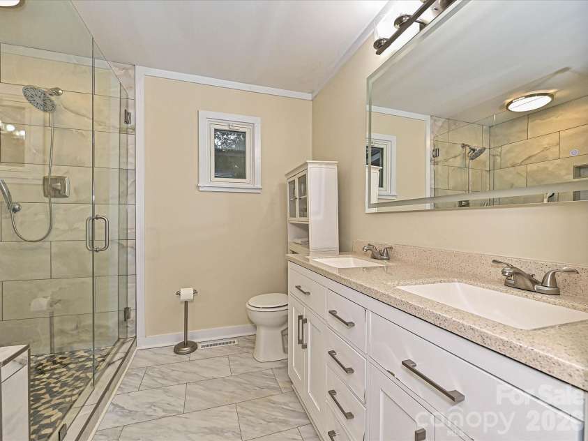 3115 Potter Road, Waxhaw, NC 28173.  MLS# CAR4406942, YatesRealty ID 40681. Primary Bath with step in shower with custom tile