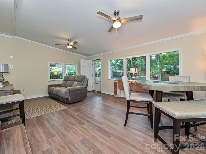3115 Potter Road, Waxhaw, NC 28173.  MLS# CAR4406942, YatesRealty ID 40681. Sunroom