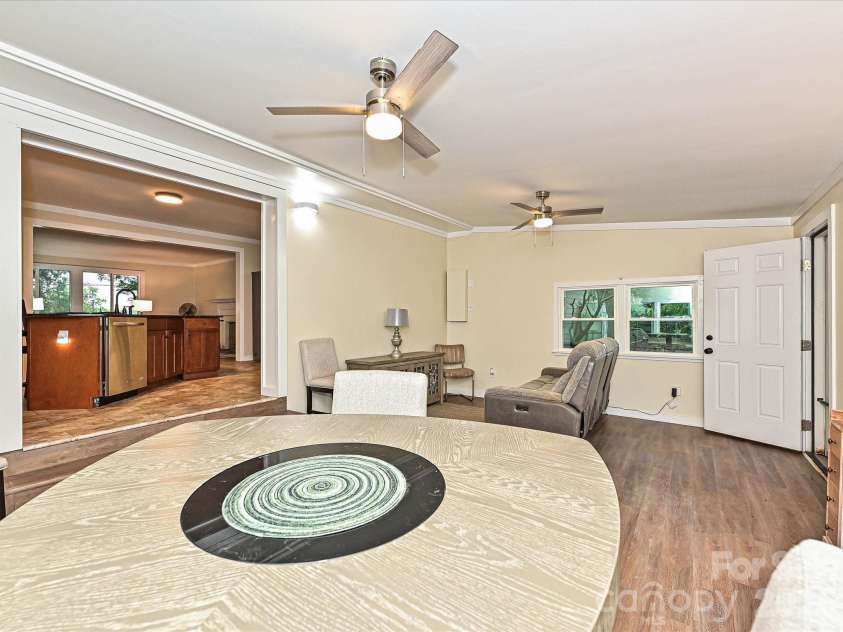 3115 Potter Road, Waxhaw, NC 28173.  MLS# CAR4406942, YatesRealty ID 40681. Sunroom