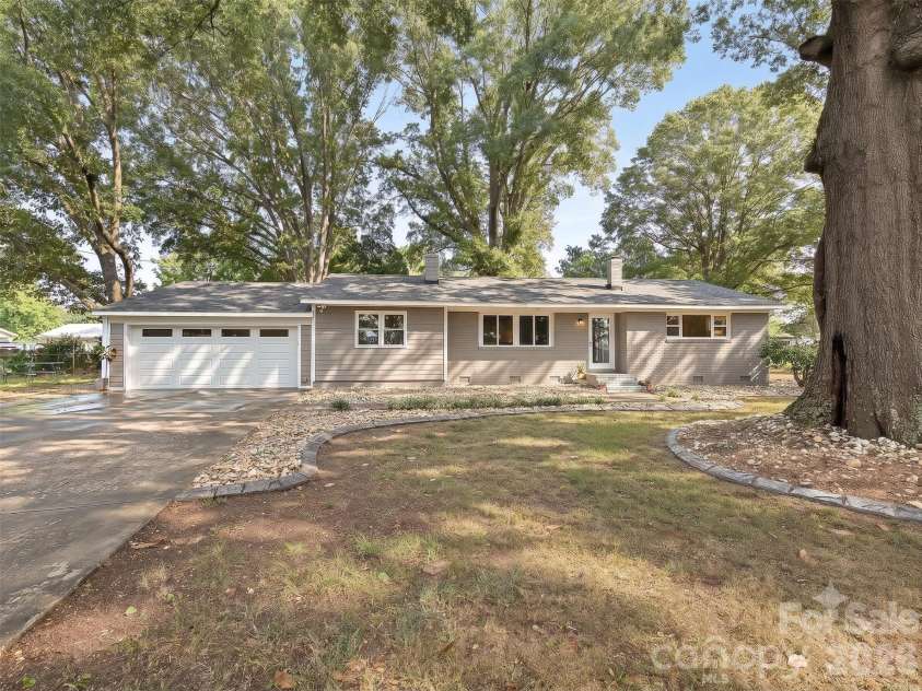3115 Potter Road, Waxhaw, NC 28173.  MLS# CAR4406942, YatesRealty ID 40681. Welcome