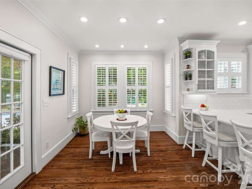 2200 Shenandoah Avenue, Charlotte, NC 28205.  MLS# CAR4399400, YatesRealty ID 40683. Breakfast Area