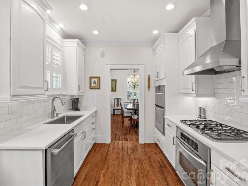 2200 Shenandoah Avenue, Charlotte, NC 28205.  MLS# CAR4399400, YatesRealty ID 40683. Kitchen