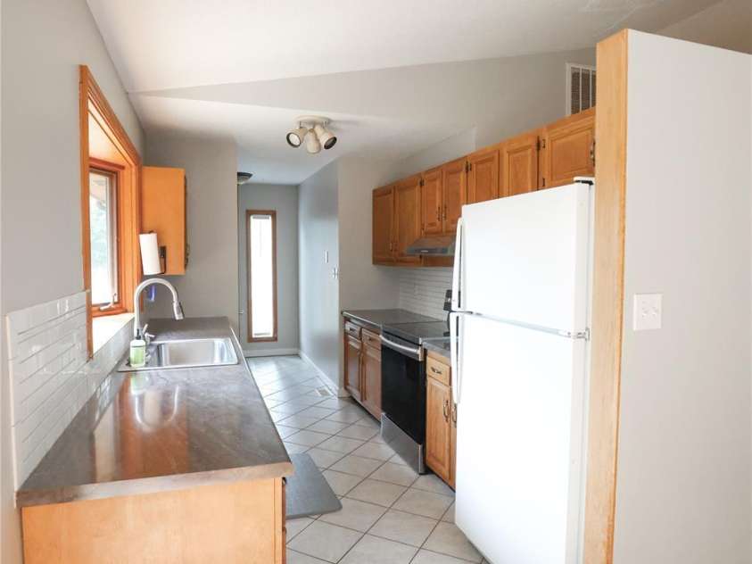 5516 Brookwood Lane, Hickory, NC 28602.  MLS# CAR4408343, YatesRealty ID 40684. 