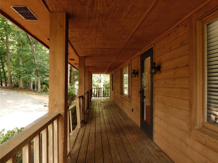 5516 Brookwood Lane, Hickory, NC 28602.  MLS# CAR4408343, YatesRealty ID 40684. 