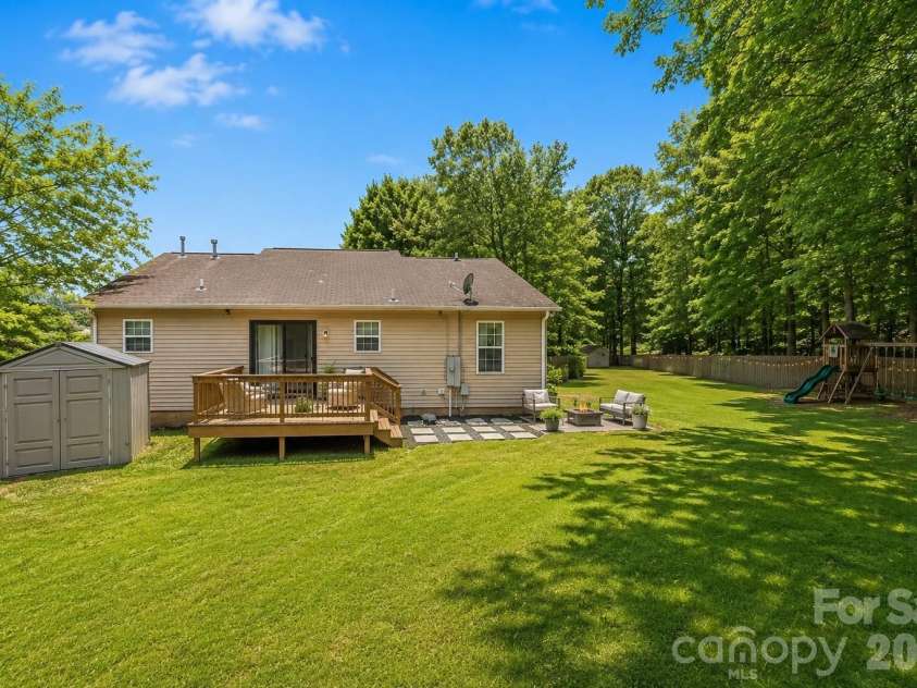 5228 Crane Point Drive, Charlotte, NC 28227.  MLS# CAR4408509, YatesRealty ID 40685. Private back yard with mature trees perfect for grilling and entertaining!