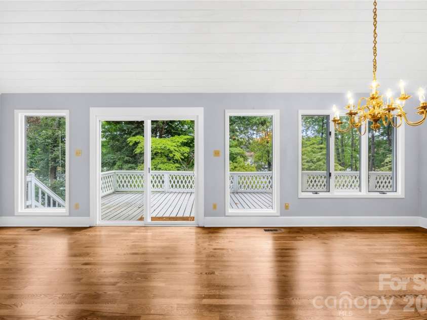 114 Forest Cove Lane, Mooresville, NC 28117.  MLS# CAR4405584, YatesRealty ID 40686. Expansive dining area