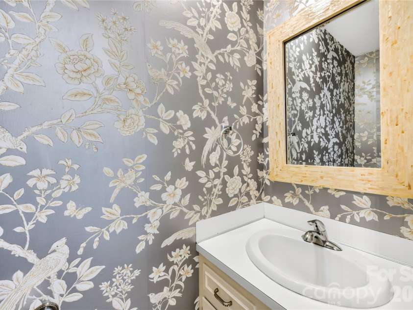 114 Forest Cove Lane, Mooresville, NC 28117.  MLS# CAR4405584, YatesRealty ID 40686. Main floor half bath
