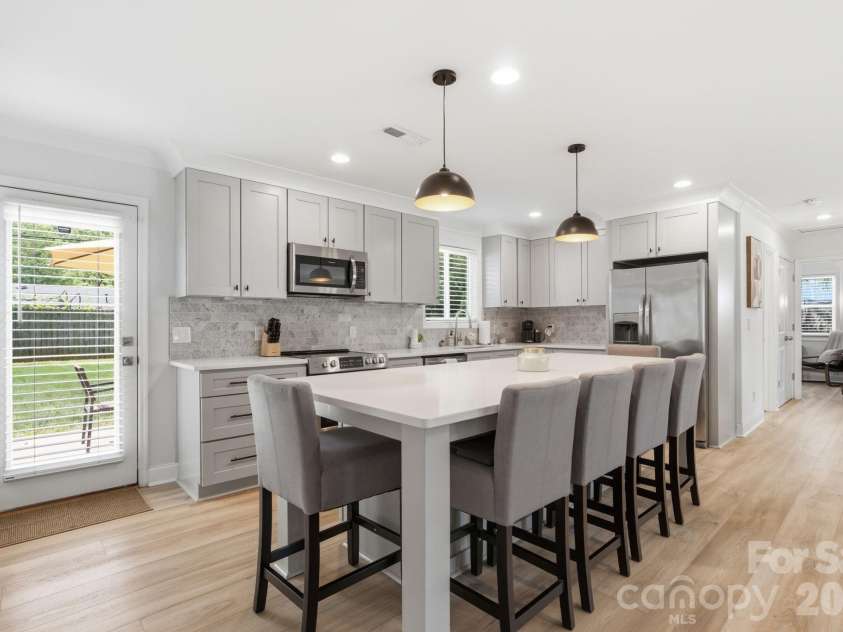 2639 Englehardt Street, Charlotte, NC 28216.  MLS# CAR4408712, YatesRealty ID 40687. 