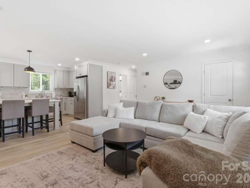 2639 Englehardt Street, Charlotte, NC 28216.  MLS# CAR4408712, YatesRealty ID 40687. 