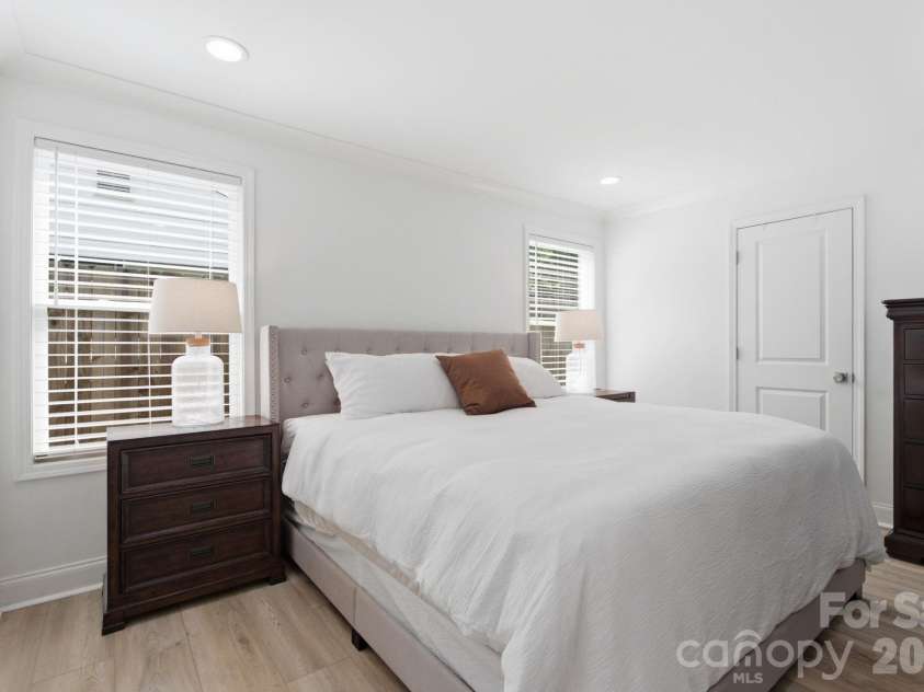 2639 Englehardt Street, Charlotte, NC 28216.  MLS# CAR4408712, YatesRealty ID 40687. 