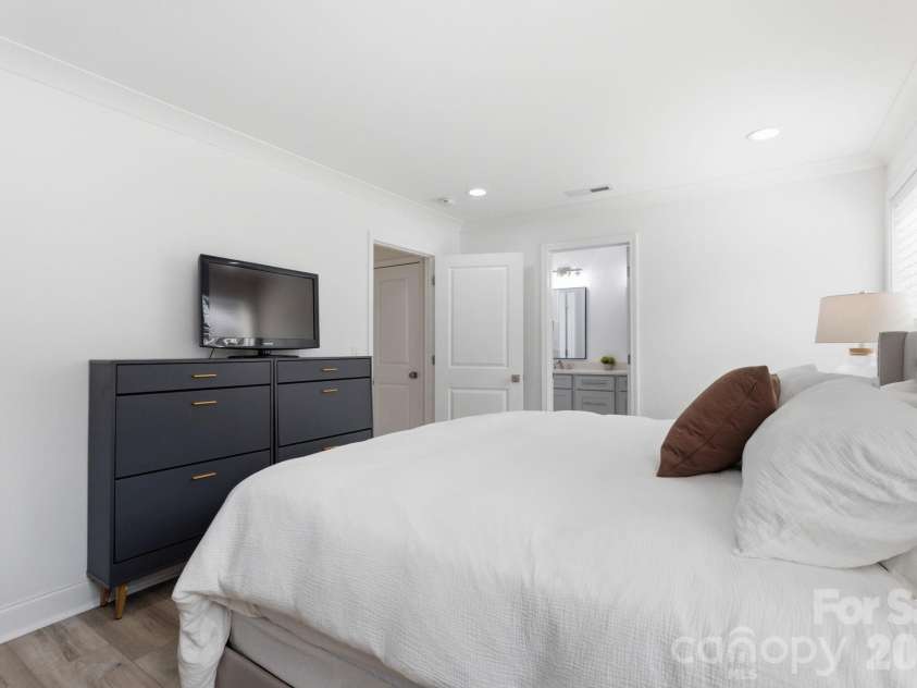 2639 Englehardt Street, Charlotte, NC 28216.  MLS# CAR4408712, YatesRealty ID 40687. 